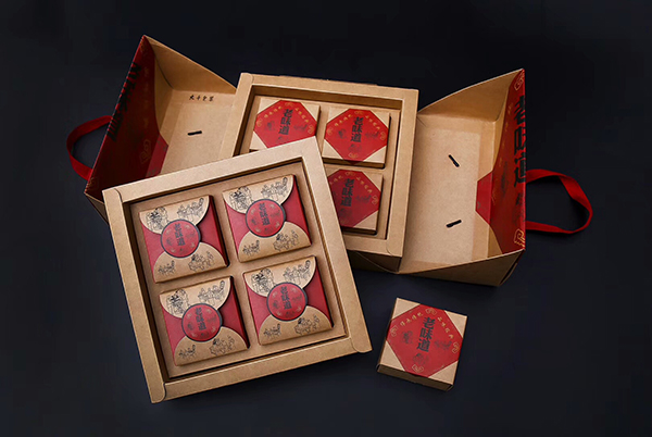 Mooncakes of traditional flavor in gift packs
